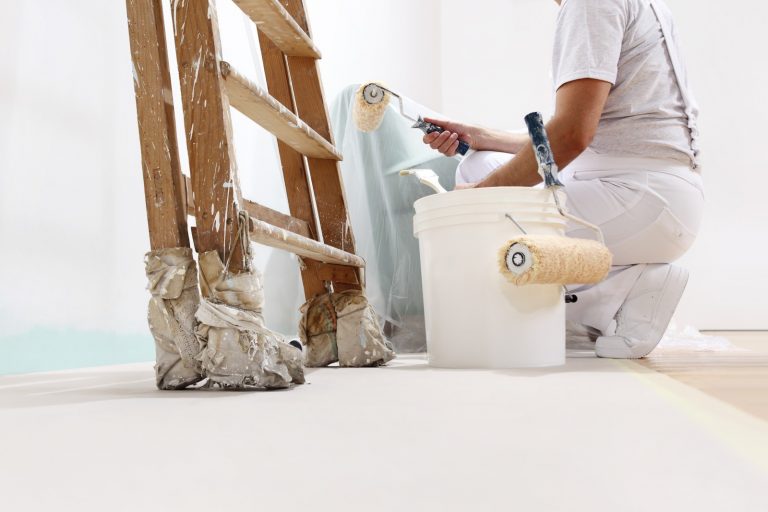 AdobeStock_245750566_malerarbeiten